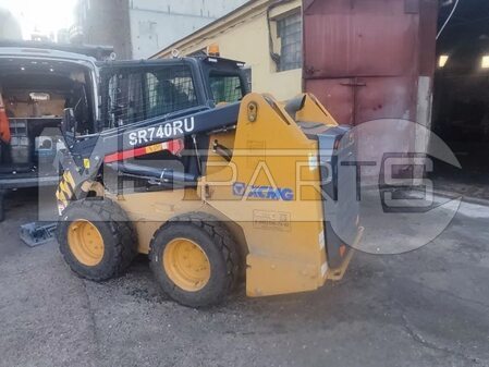 Замена быстросъёма на мини-погрузчике XCMG SR740RU - 2